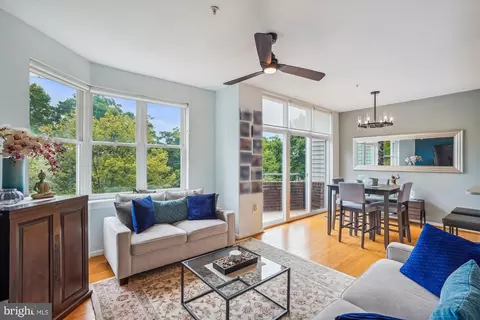 301 S Reynolds St #202, Alexandria, VA 22304