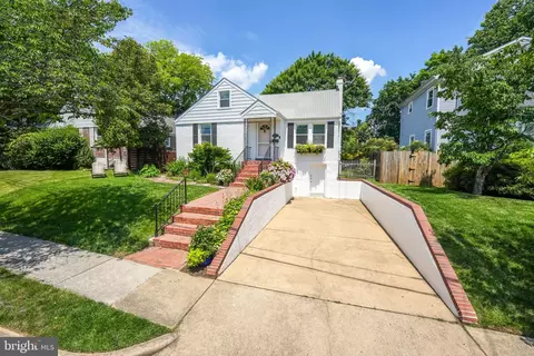 1109 Cross Dr, Alexandria, VA 22302