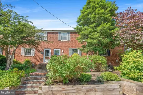 3 Ancell St, Alexandria, VA 22305