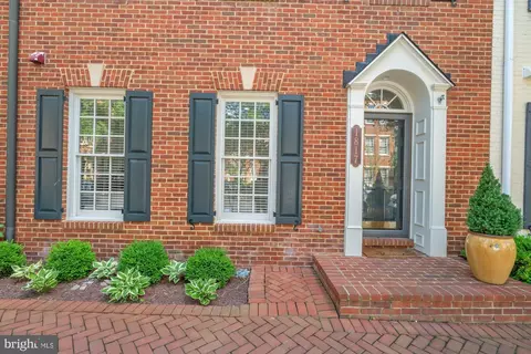 1817 Potomac Greens Dr, Alexandria, VA 22314