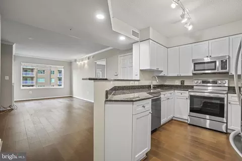 3101 N Hampton Dr #914, Alexandria, VA 22302