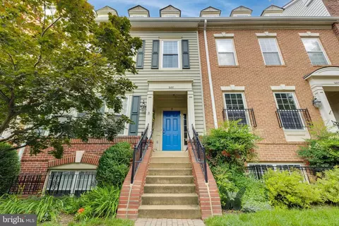 1605 Hunting Creek Dr #B, Alexandria, VA 22314