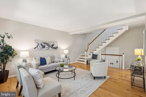 1320 Martha Custis Dr, Alexandria, VA 22302