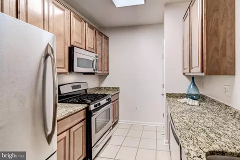 4870 Eisenhower Ave #108, Alexandria, VA 22304