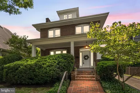 806 Russell Rd, Alexandria, VA 22301