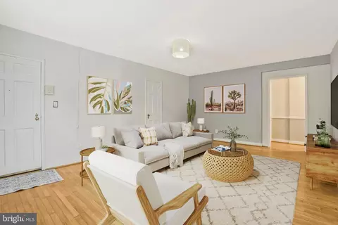 207 E Glebe Rd #D, Alexandria, VA 22305