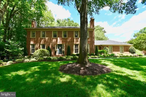 1602 King James Pl, Alexandria, VA 22304