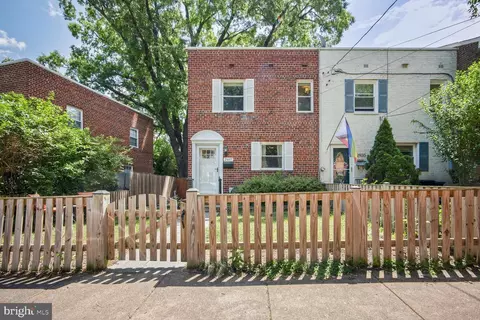 2937 Landover St, Alexandria, VA 22305