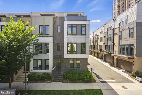 151 Prairie Ln, Alexandria, VA 22314