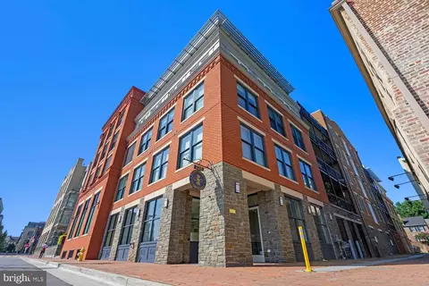 225 Strand St #202, Alexandria, VA 22314