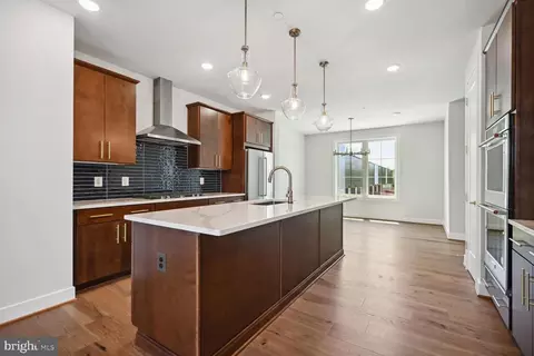 408 Swann Ave, Alexandria, VA 22301