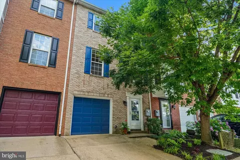 106 Sanborn Pl, Alexandria, VA 22305