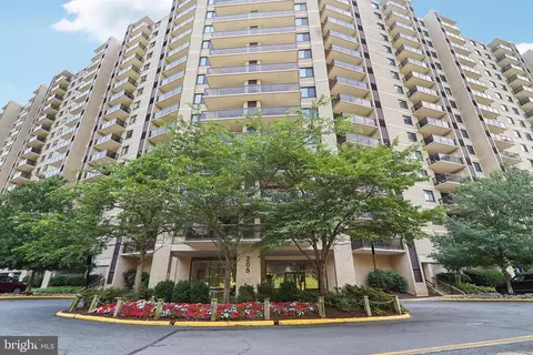 205 Yoakum Pkwy #501, Alexandria, VA 22304