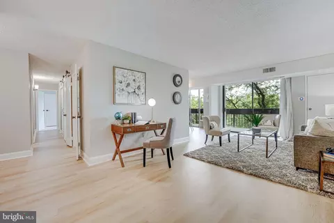 5300 Holmes Run Pkwy #306, Alexandria, VA 22304