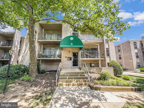 12 Canterbury Sq #301, Alexandria, VA 22304