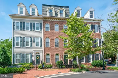 1714 Potomac Greens Dr, Alexandria, VA 22314