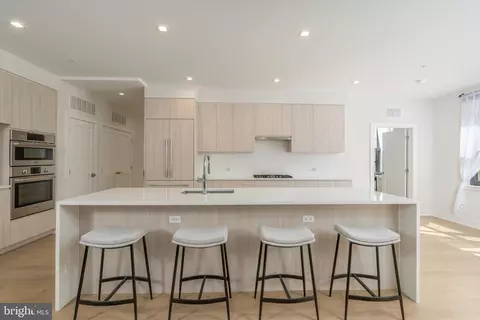 701 Swann Ave #101, Alexandria, VA 22301