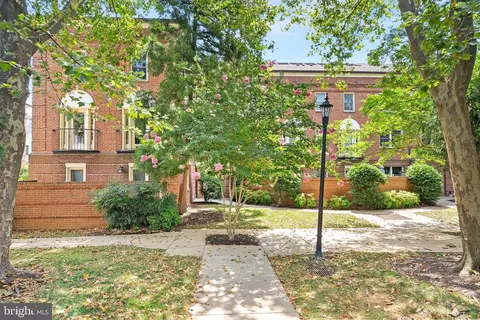 1111 N Pitt St #2B, Alexandria, VA 22314