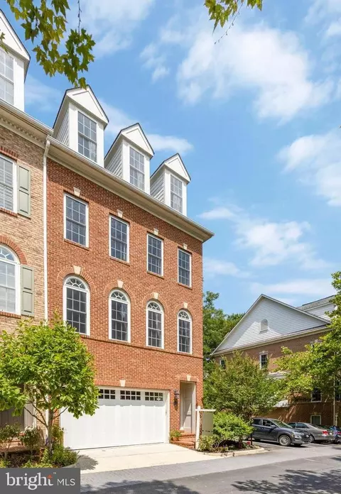3521 Goddard Way, Alexandria, VA 22304