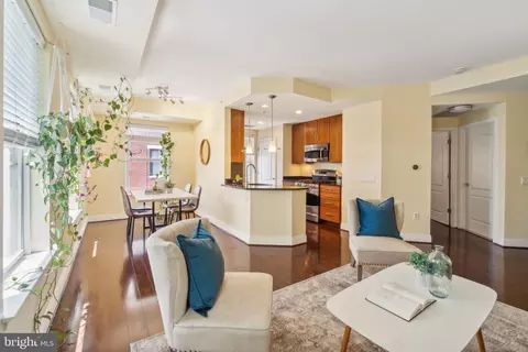 1111 Oronoco St #335, Alexandria, VA 22314