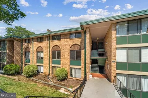 485 N Armistead St #201, Alexandria, VA 22312