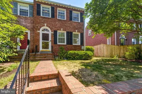 1117 Powhatan St, Alexandria, VA 22314