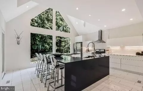 1108 Vassar Rd, Alexandria, VA 22314