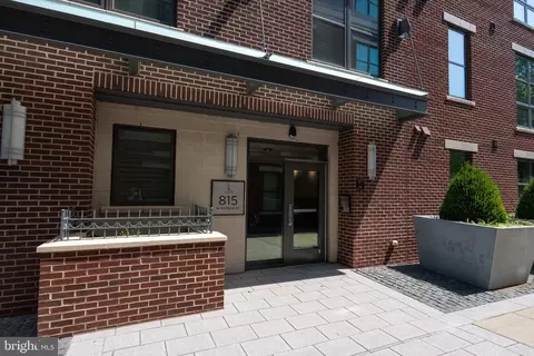 815 N Patrick St #108, Alexandria, VA 22314