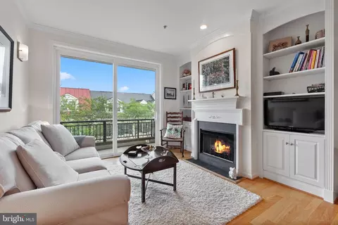 621 N Saint Asaph St #305, Alexandria, VA 22314