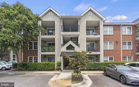 3306 Wyndham Cir #325, Alexandria, VA 22302