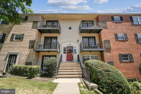 444 N Armistead St #304, Alexandria, VA 22312