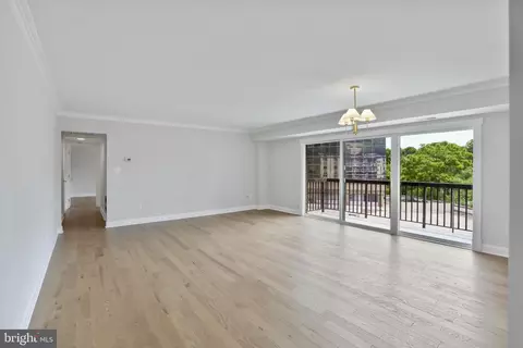 3200 S 28th St #302, Alexandria, VA 22302