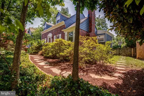 808 Crescent Dr, Alexandria, VA 22302