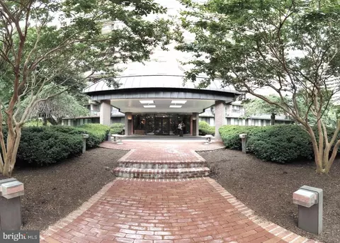 801 N Pitt St N #216, Alexandria, VA 22314