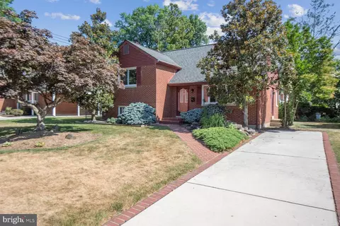 5325 Truman Ave, Alexandria, VA 22304