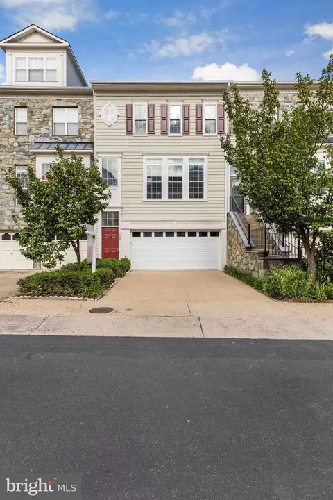 106 Browns Mill Dr, Alexandria, VA 22304