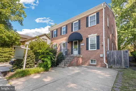 20 E Howell Ave #A, Alexandria, VA 22301