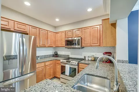 4561 Strutfield Ln #3209, Alexandria, VA 22311