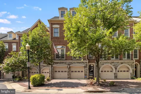 5006 John Ticer Dr, Alexandria, VA 22304