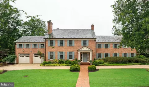 408 Lloyds Ln, Alexandria, VA 22302