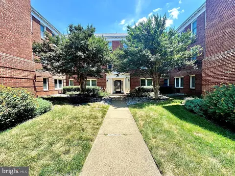 922 S Washington St #108, Alexandria, VA 22314