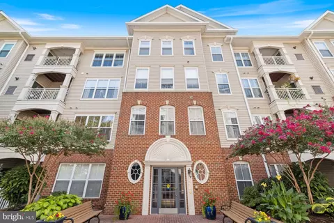 5108 Donovan Dr #204, Alexandria, VA 22304