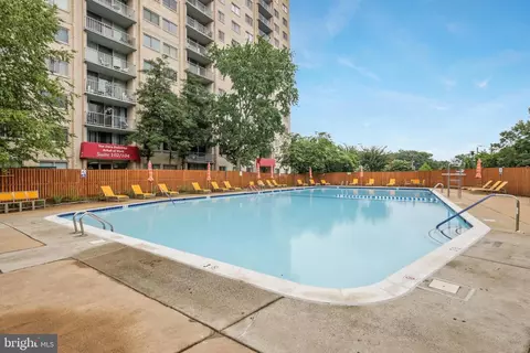2500 N Van Dorn St #223, Alexandria, VA 22302