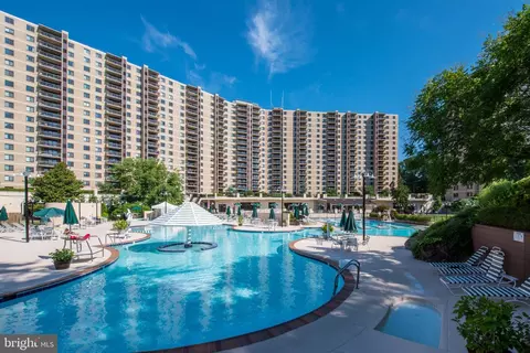 309 Yoakum Pkwy #308, Alexandria, VA 22304