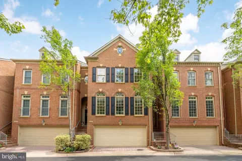 260 Medlock Ln, Alexandria, VA 22304