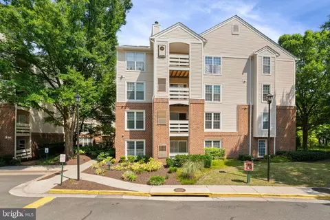 240 S Reynolds St #109, Alexandria, VA 22304