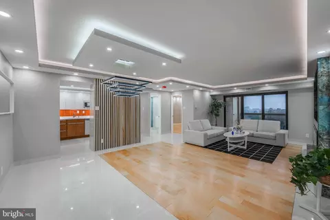 309 Yoakum Pkwy #1702, Alexandria, VA 22304
