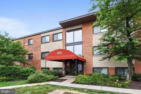 3310 S 28th St #201, Alexandria, VA 22302