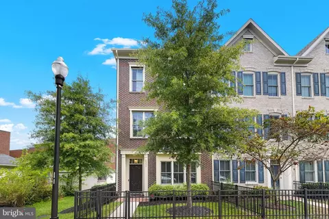 1351 Powhatan St, Alexandria, VA 22314
