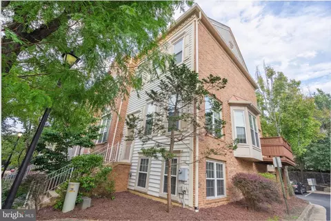 6026 Ricketts Walk, Alexandria, VA 22312